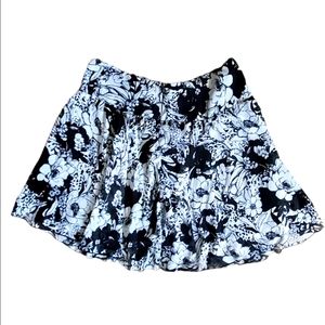 Black and White flowey floral chiffon skirt with liner.